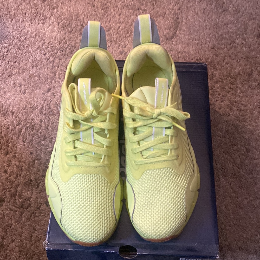Women’s size 9 Reebok Citron color Zig Dynamica